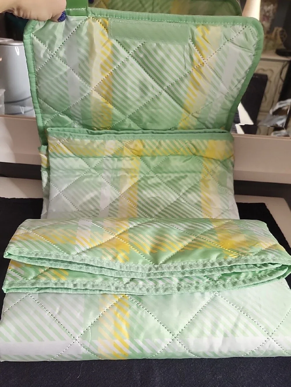 New Clinique Quilted Travel Picnic Blanket in Mint Green & Yellow With Handle